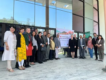 I Dhulikhel deltok vi p? en st?rre konferanse med vel 200 deltagere. Hanne Flinstad Harbo ?pnet konferansen. I tillegg til ledelsen Dhulikehel sykehus, Kathmandu Universitet, Tribhuvan Universitet, deltok WHO representanten til Nepal, sammen med ekspedisjonssjefen i Helse departementet, flere representanter fra Folkehelseinstituttet i Nepal, deltagere fra UiB, UiT, FHI og PhD studenter fra ulike norske universitet.